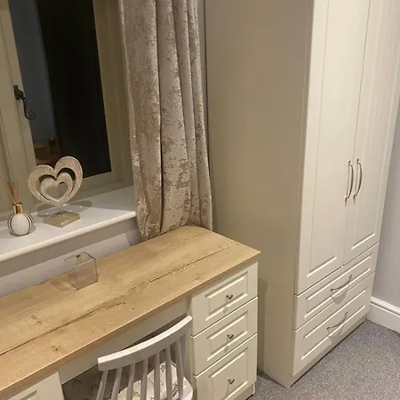 The Annexe Apartment *